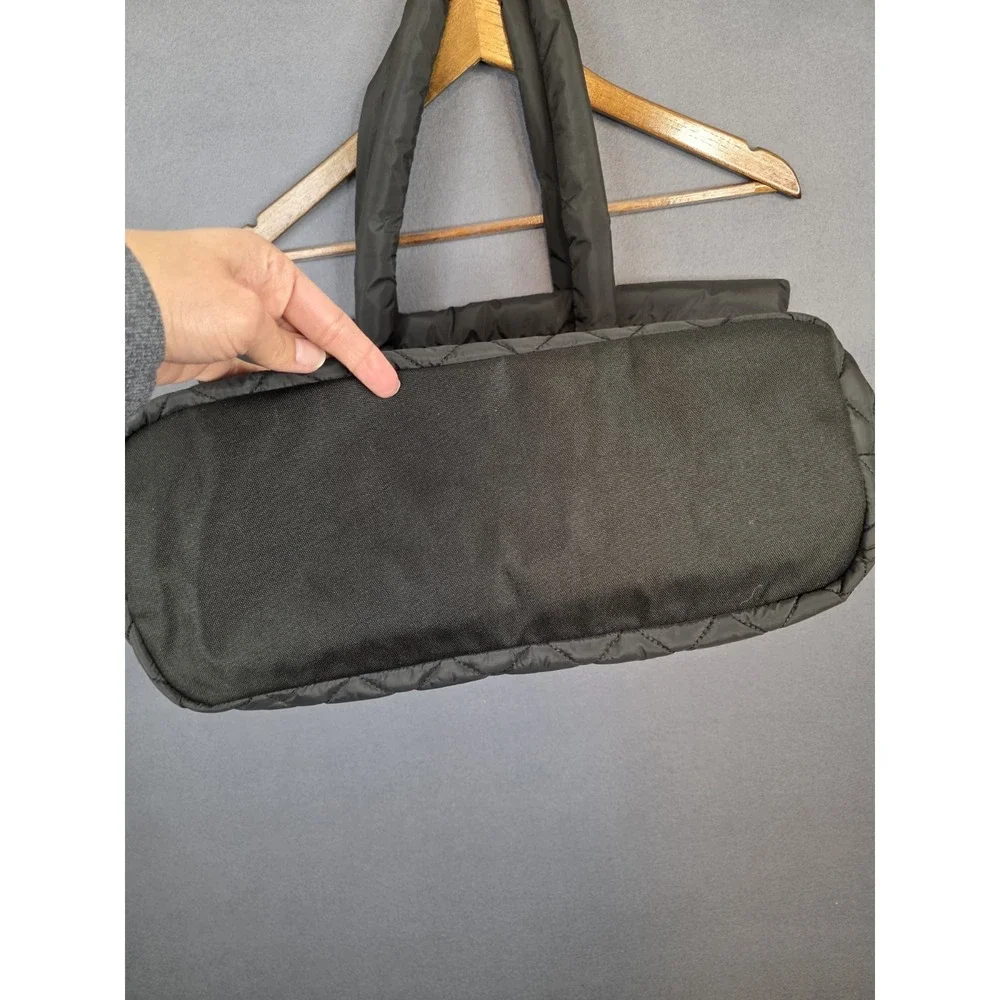 Reebok Puffer Tote‎ Bag Soft Side Black Zip Top Nylon Travel Gym Bag 18x13x6